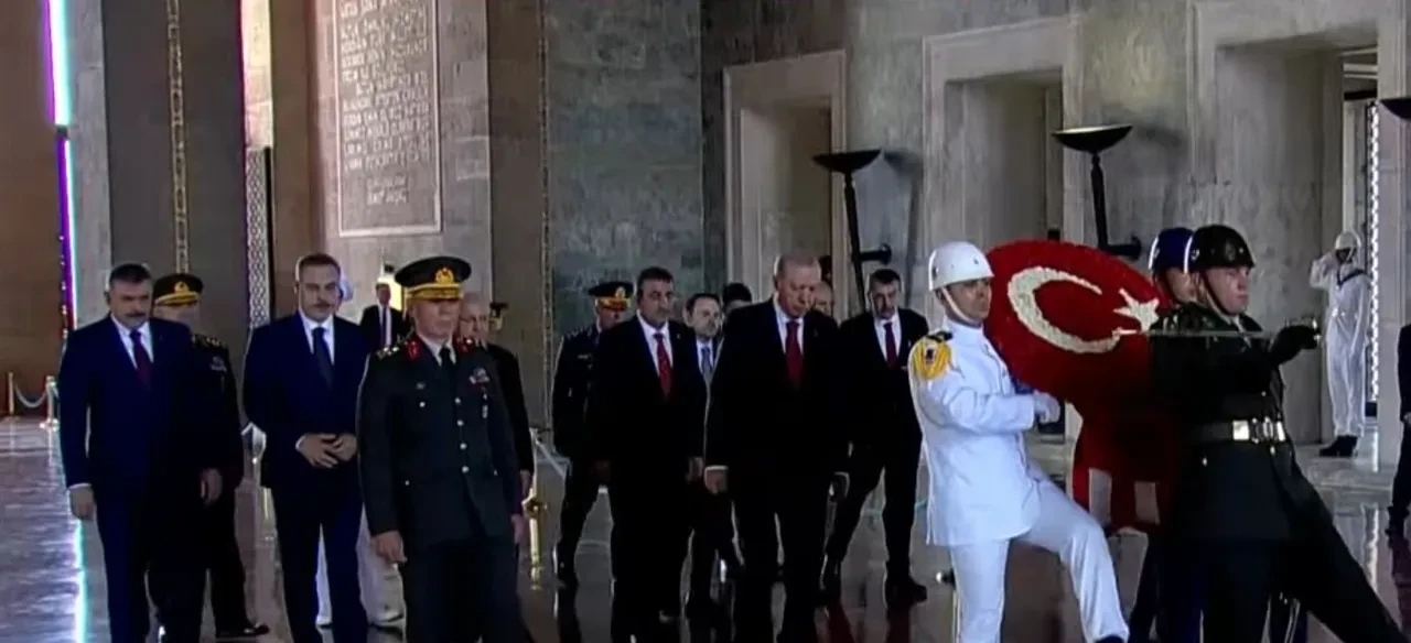 YAŞ üyeleri, Anıtkabir'i ziyaret etti! Şimdi gözler Beştepe'de