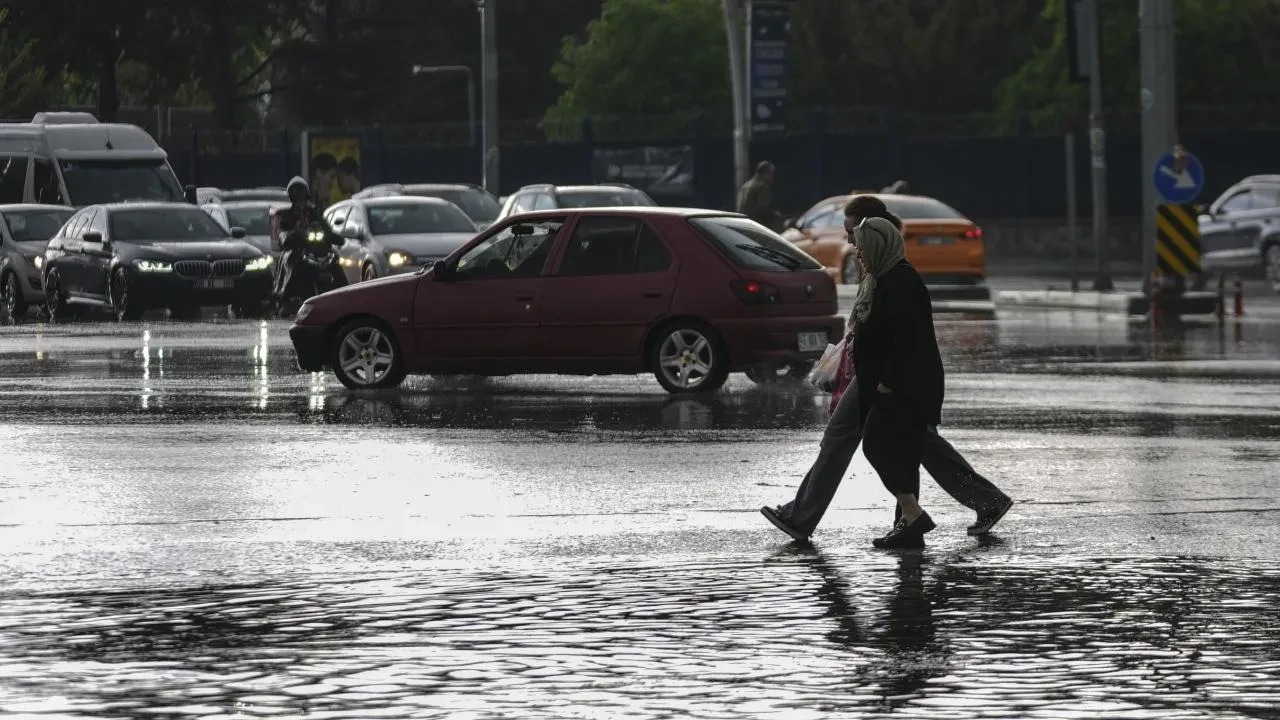 5 Ağustos 2026 hava durumu | Meteoroloji'den gök gürültülü sağanak uyarısı! Üç bölge için alarm