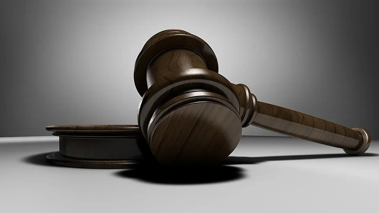 Bardağı masaya sert koydu, işinden oldu! Dava açan garsonun talebine BAM'dan dikkat çeken karar