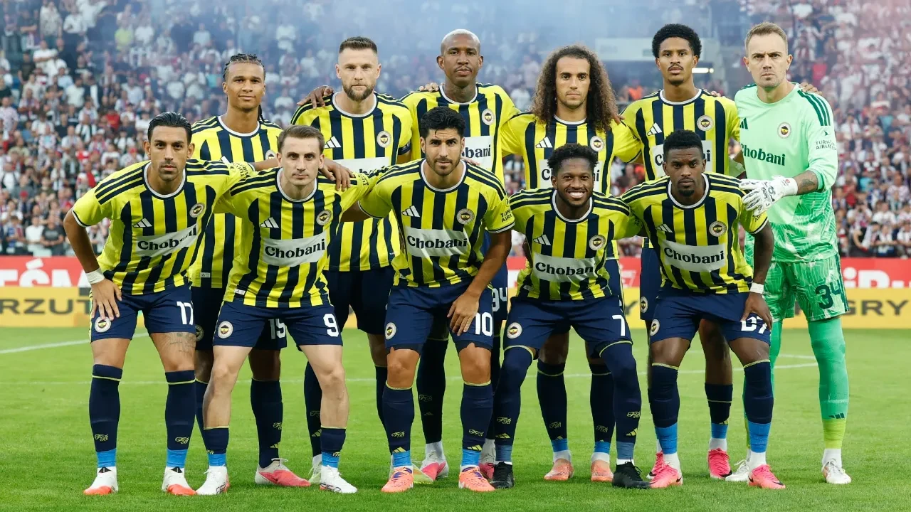 Fenerbahçe'den Şampiyonlar Ligi kadrosunda değişiklik! Çıkarılan ve eklenen oyuncu açıklandı