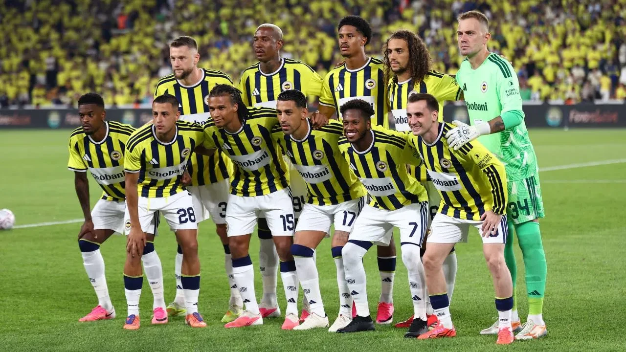 Fenerbahçe'den Şampiyonlar Ligi kadrosunda değişiklik! Çıkarılan ve eklenen oyuncu açıklandı