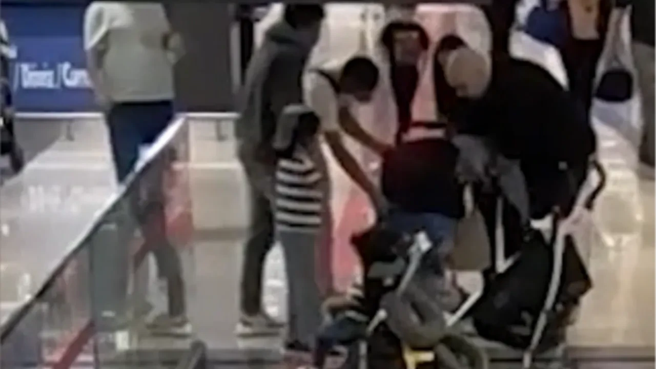 Heimlich manevrası 2 yaşındaki çocuğun hayatını kurtardı! O anlar kamerada