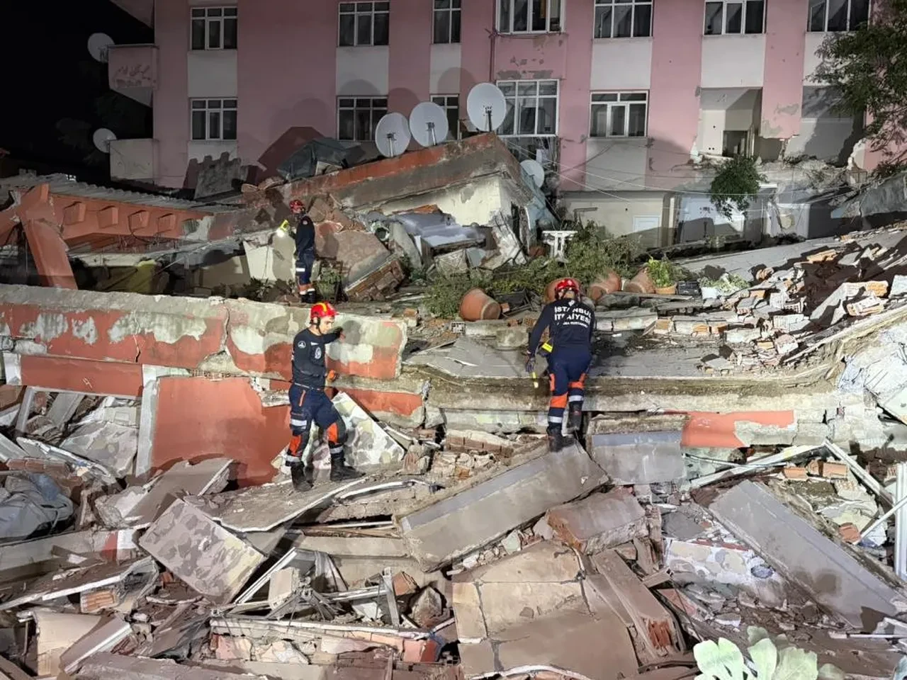 İstanbul Bahçelievler'de 6 katlı bina çöktü! Felaketi 1 gün önce alınan karar önledi