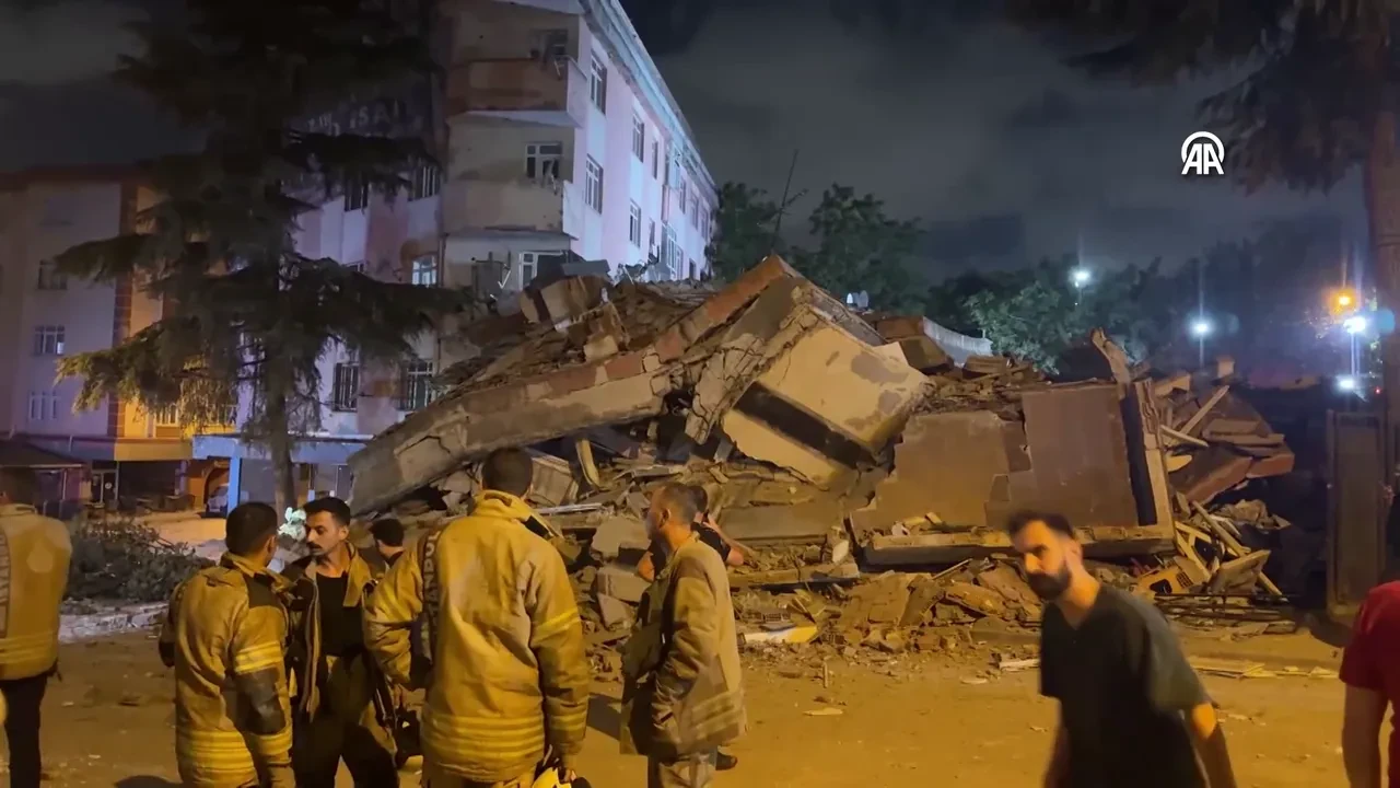 İstanbul Bahçelievler'de 6 katlı bina çöktü! Felaketi 1 gün önce alınan karar önledi