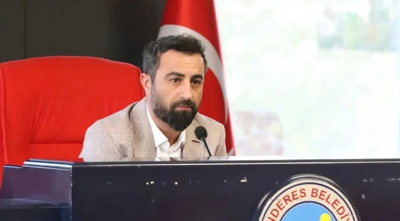 İzmir'de MİT ve emniyetten ortak operasyon: Firari Menderes Belediye Başkan Yardımcısı Rüzgar Sönmez yakalandı!