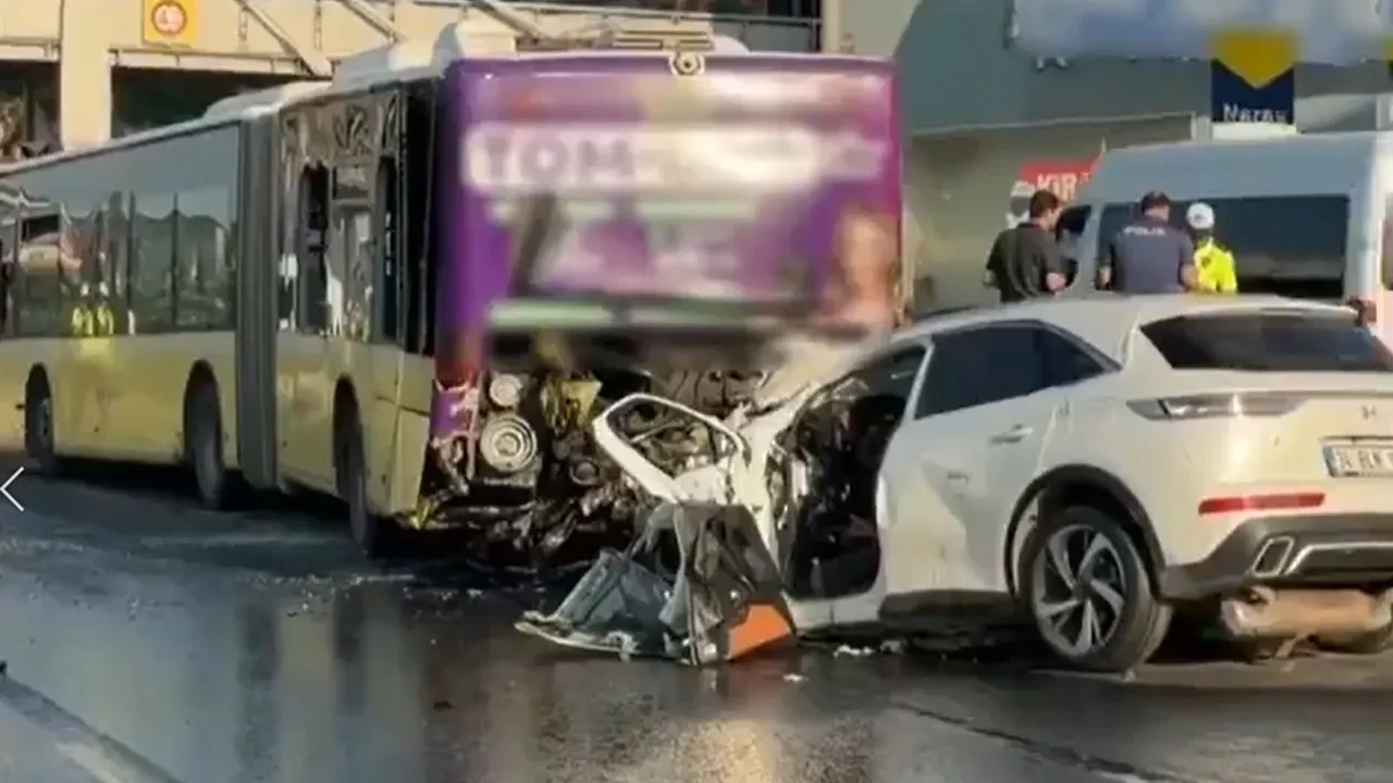 Küçükçekmece'de feci kaza: 3 kişi hayatını kaybetti