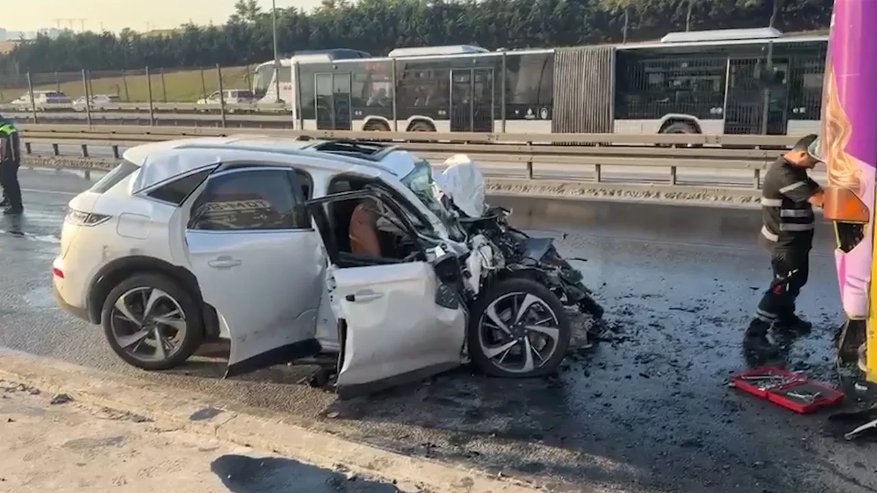 Küçükçekmece'de feci kaza: 3 kişi hayatını kaybetti