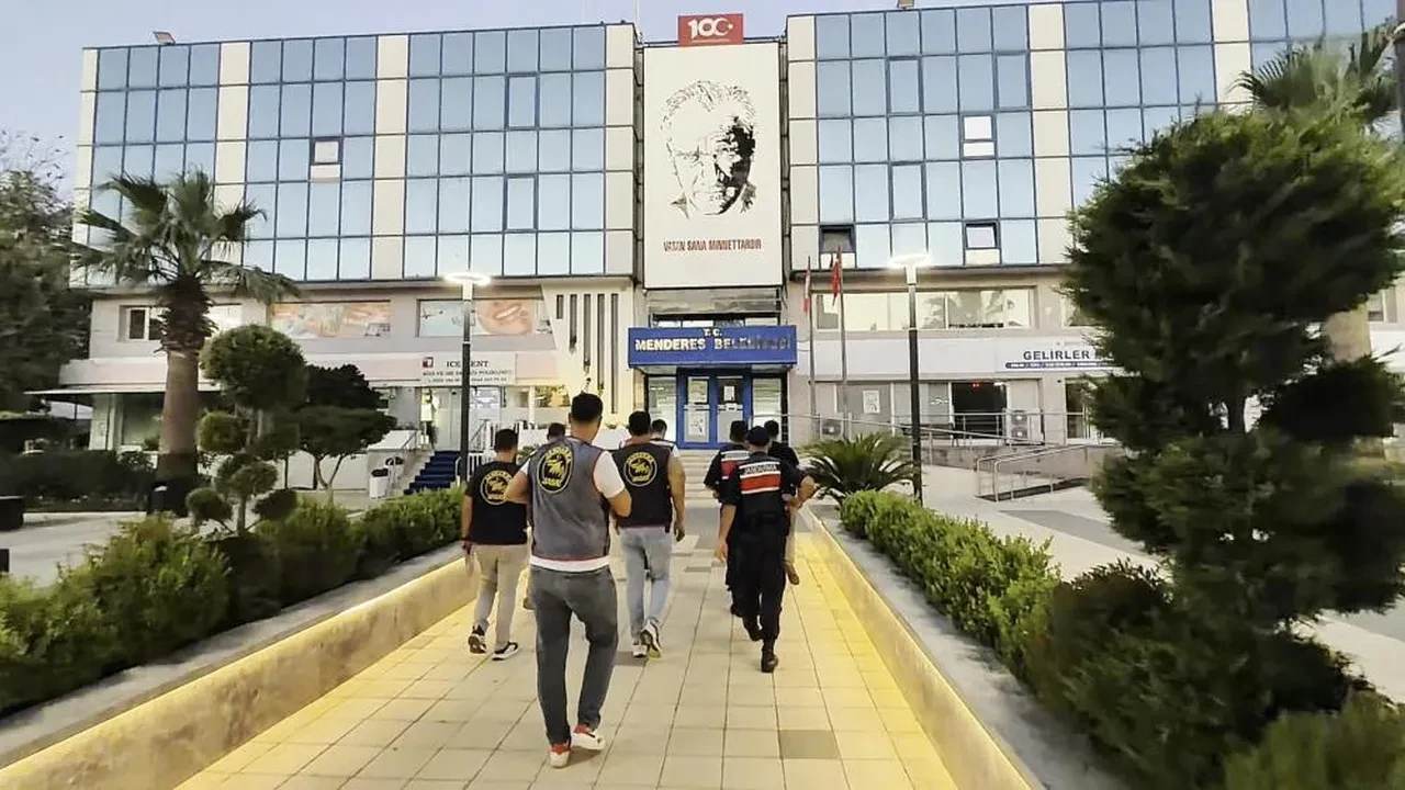 Menderes Belediye Başkanı İlkay Çiçek ile sevgilisinin mesajları ortaya çıktı: Ben yürüyen parayım bebeğim