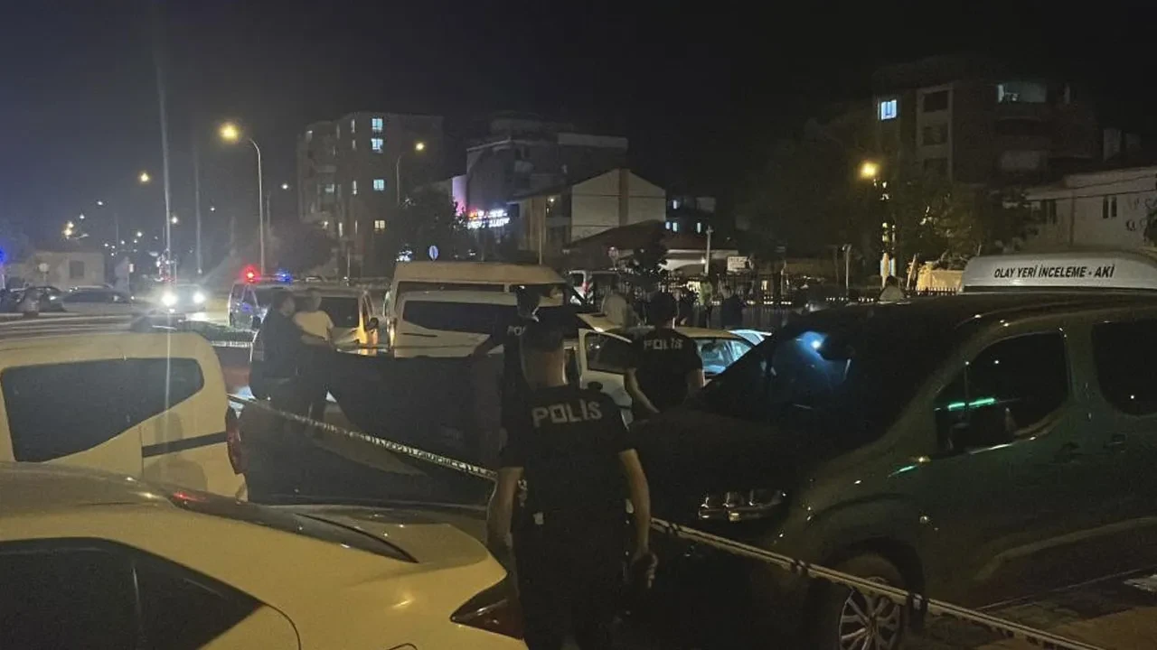 Niğde'de otomobilde bir kadın ölü bulundu yanındaki kişi yaralı halde hastaneye kaldırıldı 