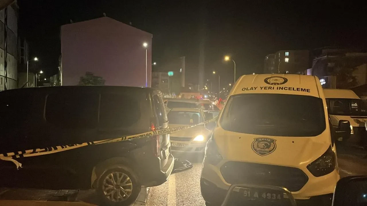 Niğde'de otomobilde bir kadın ölü bulundu yanındaki kişi yaralı halde hastaneye kaldırıldı