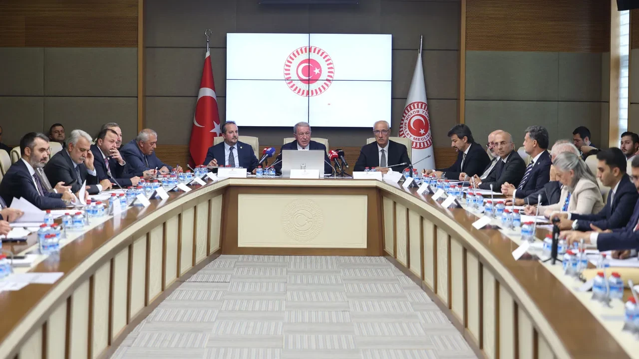 Şehit aileleri ve gazilerin haklarıyla ilgili düzenlemeleri içeren kanun teklifi, Milli Savunma Komisyonunda kabul edildi