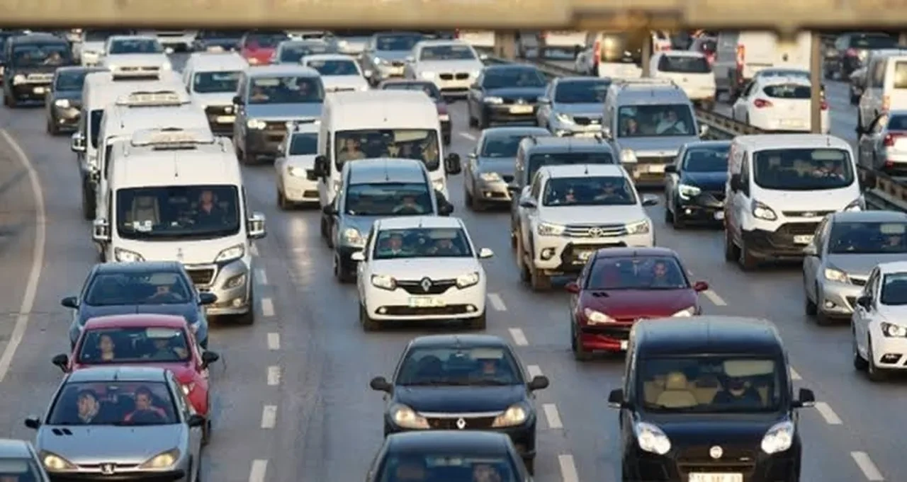 Tüm araç sahiplerini ilgilendiriyor! Trafik sigortasında yeni dönem resmen başladı: İşte değişiklikler