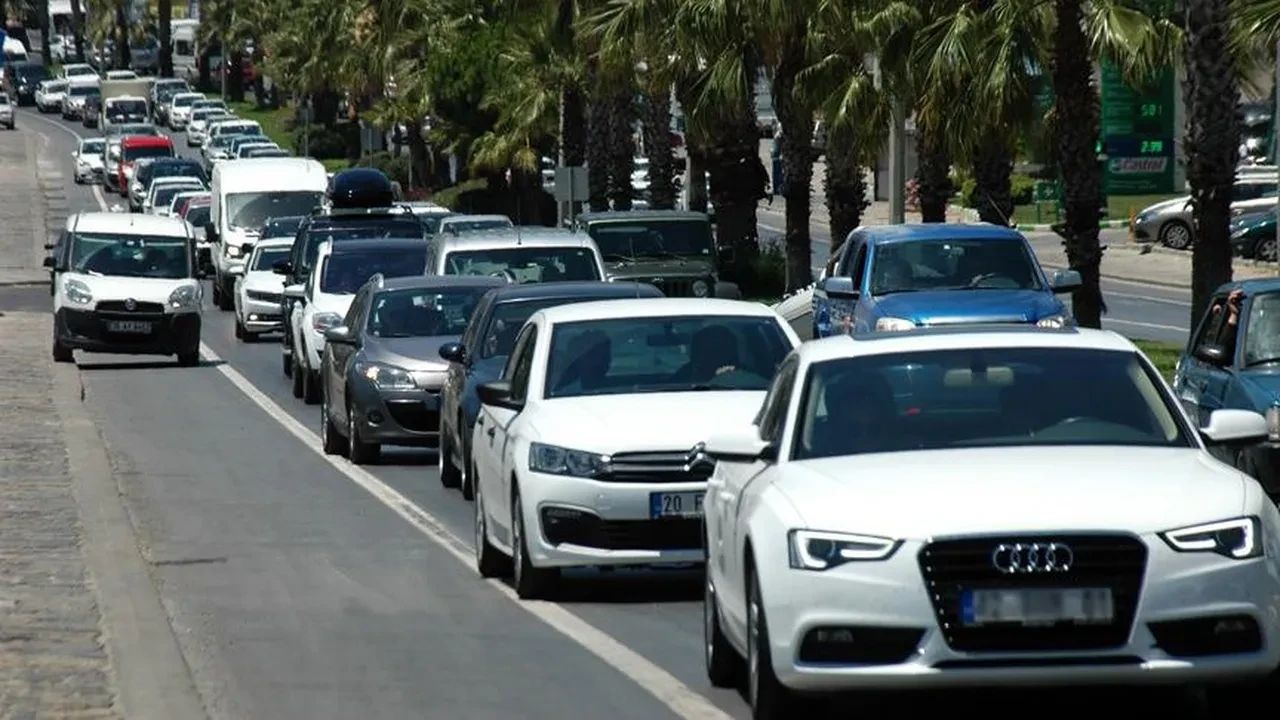 Tüm araç sahiplerini ilgilendiriyor! Trafik sigortasında yeni dönem resmen başladı: İşte değişiklikler