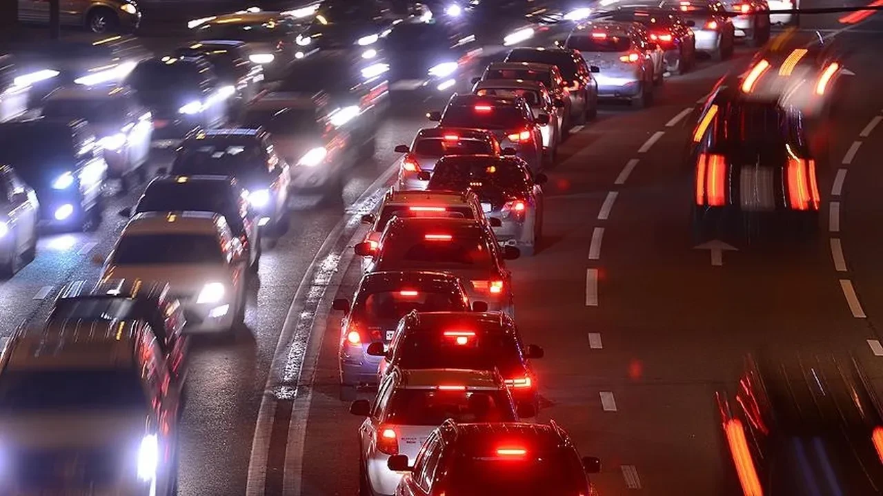 Tüm araç sahiplerini ilgilendiriyor! Trafik sigortasında yeni dönem resmen başladı: İşte değişiklikler
