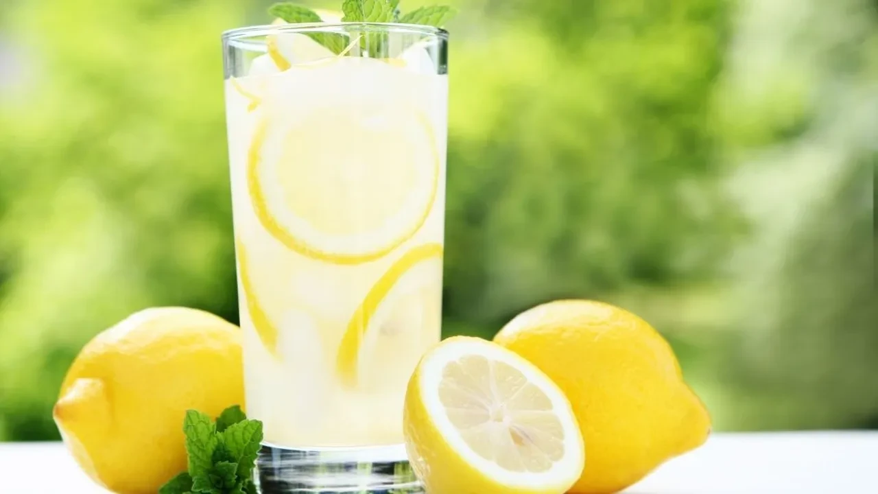 Vücut yakan sıcaklıkları anında düşüren içecek! Evde yapmayan bin pişman