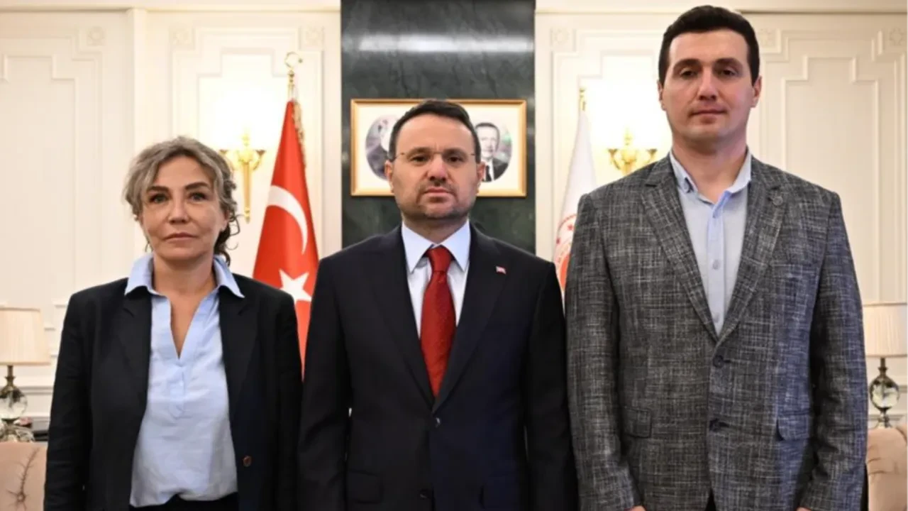 Bakan Gürlek, Behçet Oktay’ın ailesi ile görüştü
