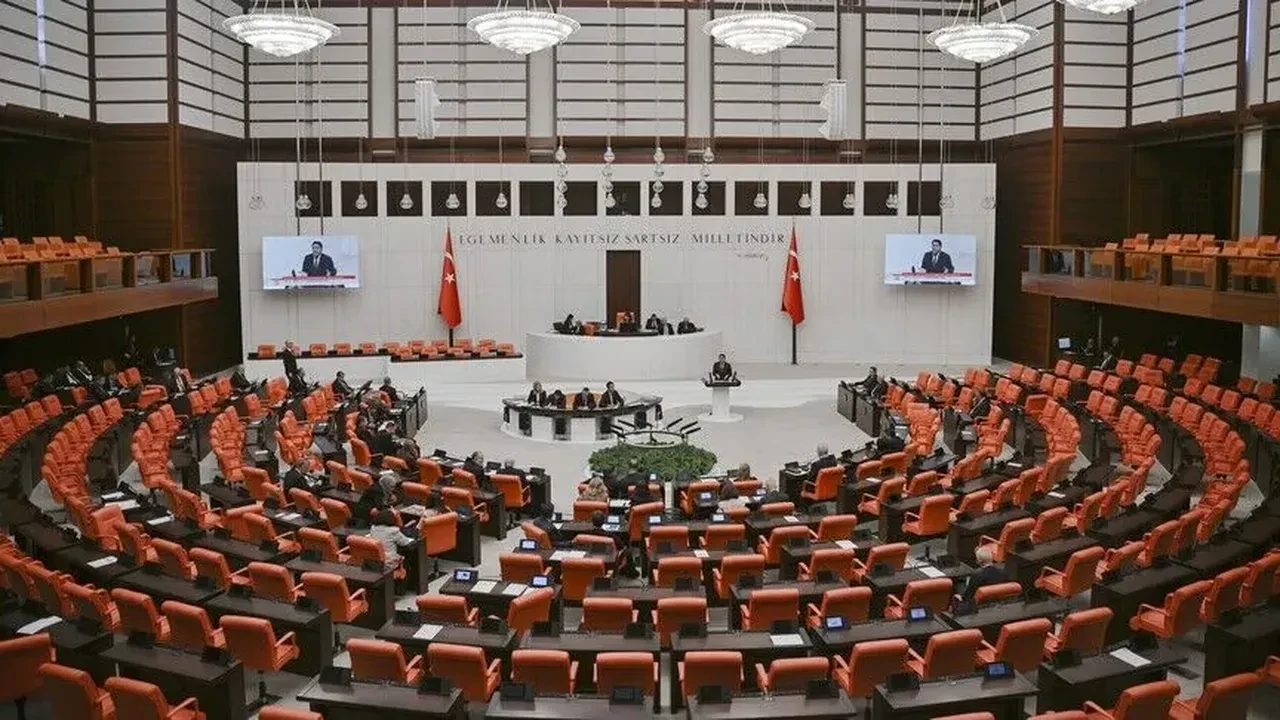 Belirsiz alacak davası kalktı mı? 12. Yargı Paketi kısmi dava nedir?