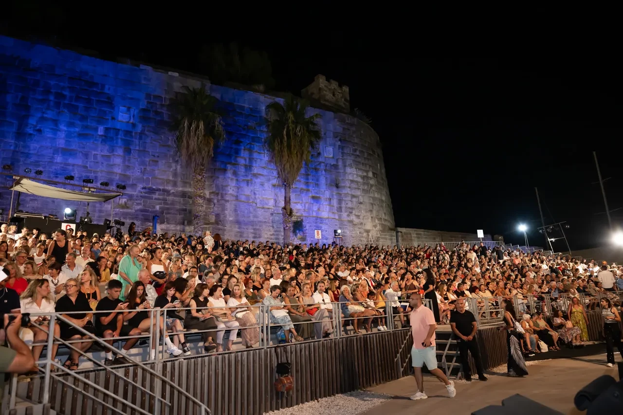 Dakikalarca alkışlandı! Zorba’nın sirtakisi Bodrum'u coşturdu