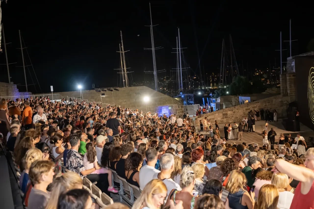 Dakikalarca alkışlandı! Zorba’nın sirtakisi Bodrum'u coşturdu