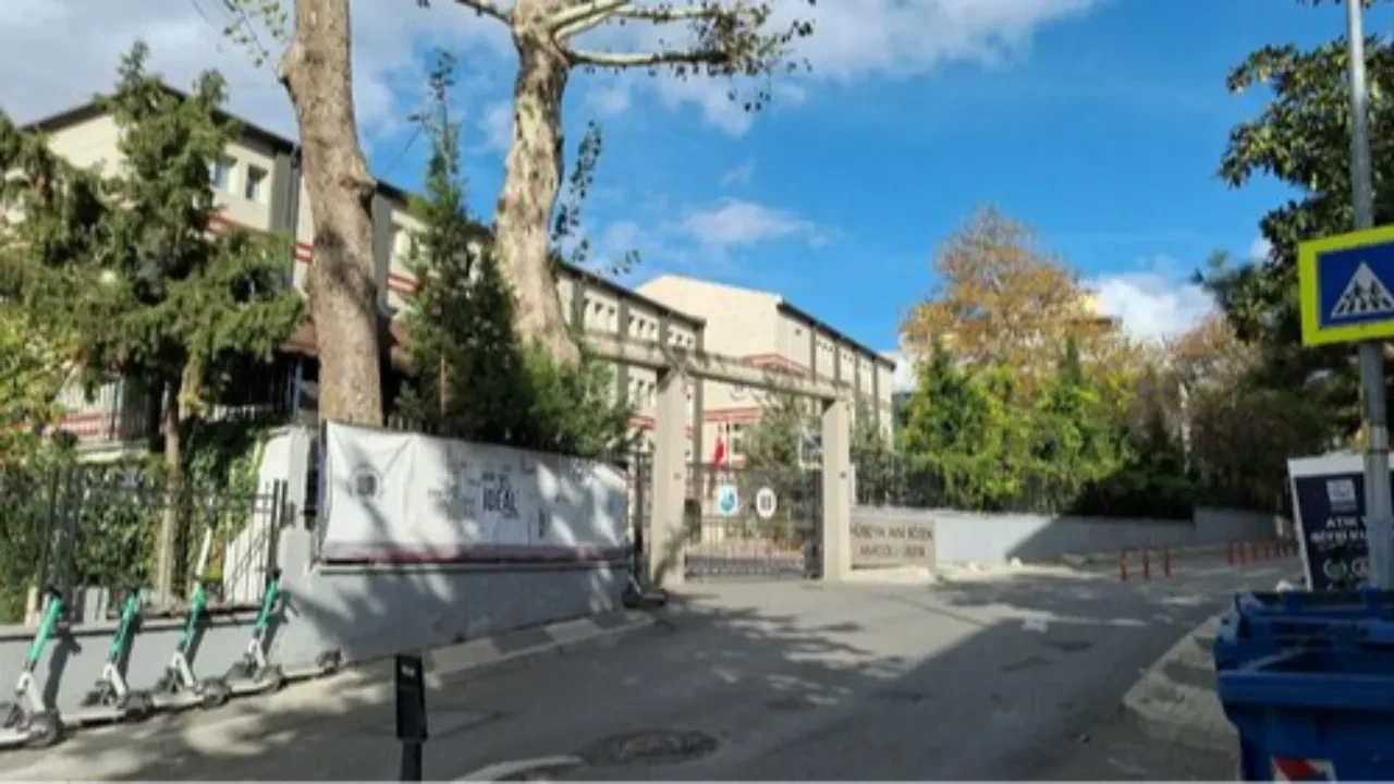 İstanbul'da en yüksek puanla öğrenci alan liseler belli oldu! İşte LGS şampiyonlarının tercih ettiği liseler