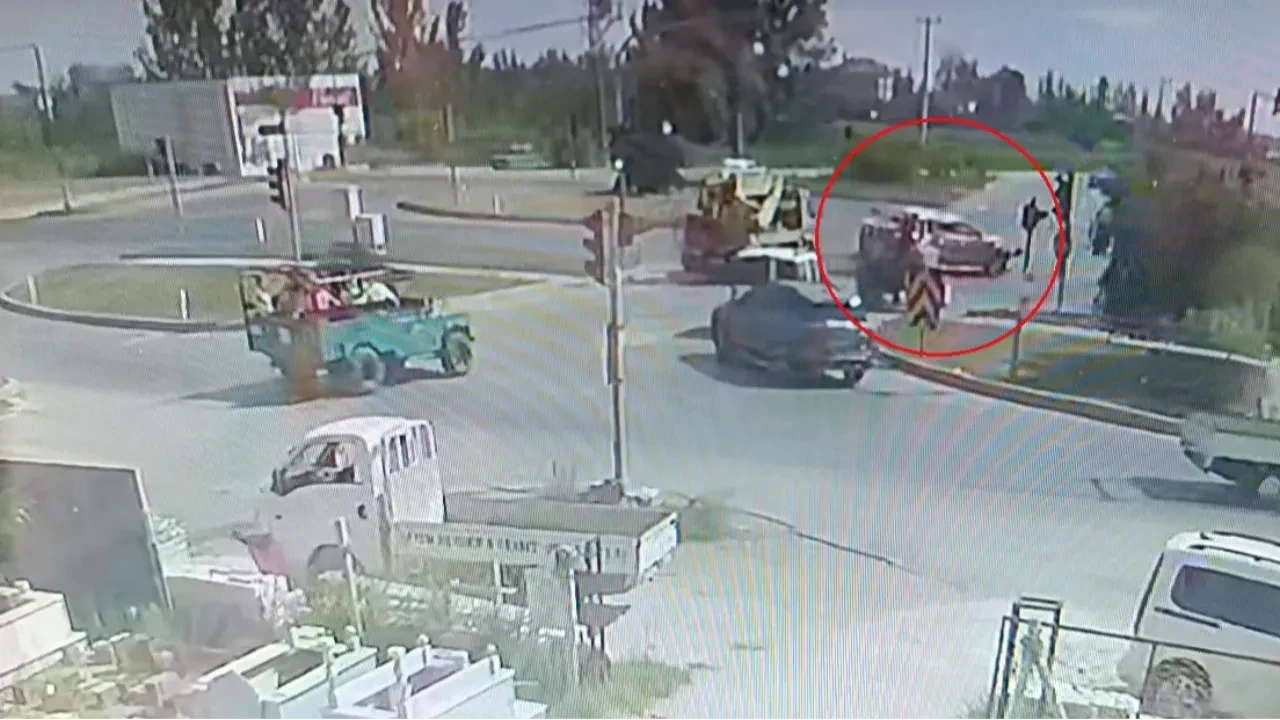 Kırmızı ışık ihlali sonrası feci kazadan dönüldü