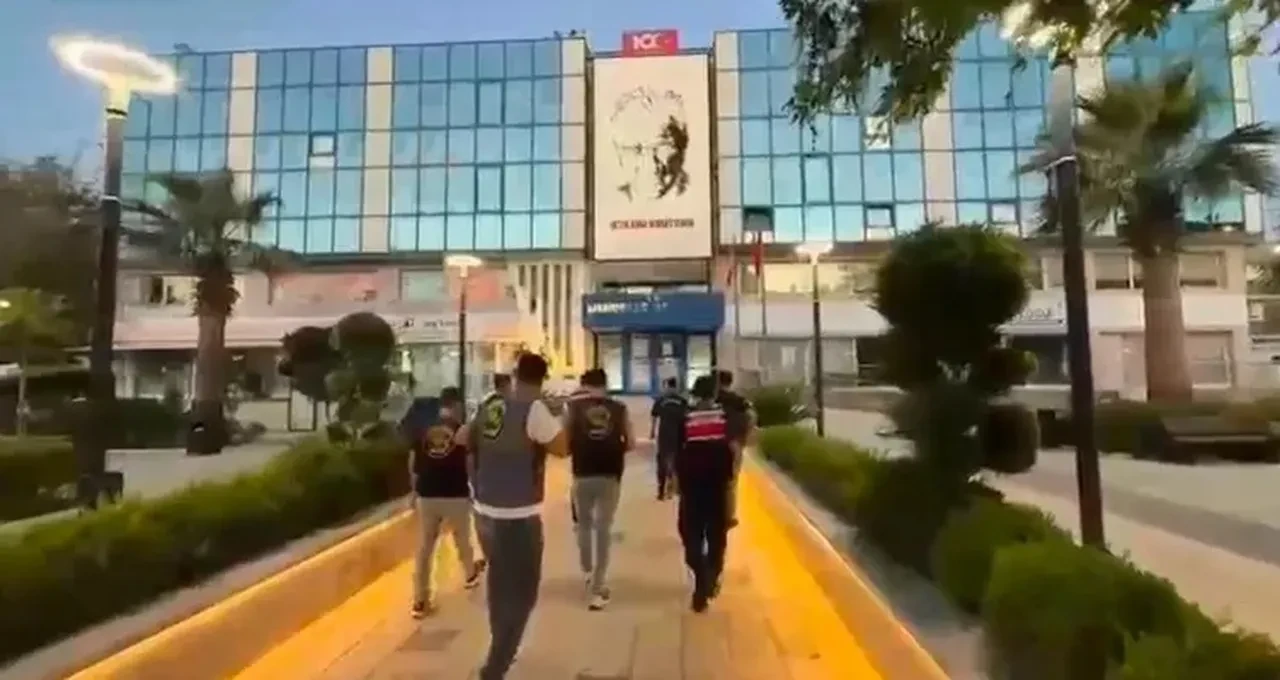 Menderes Belediyesi’nin kirli yolsuzluk ağı deşifre oldu! Rüşvette taksit imkanı dikkat çekti