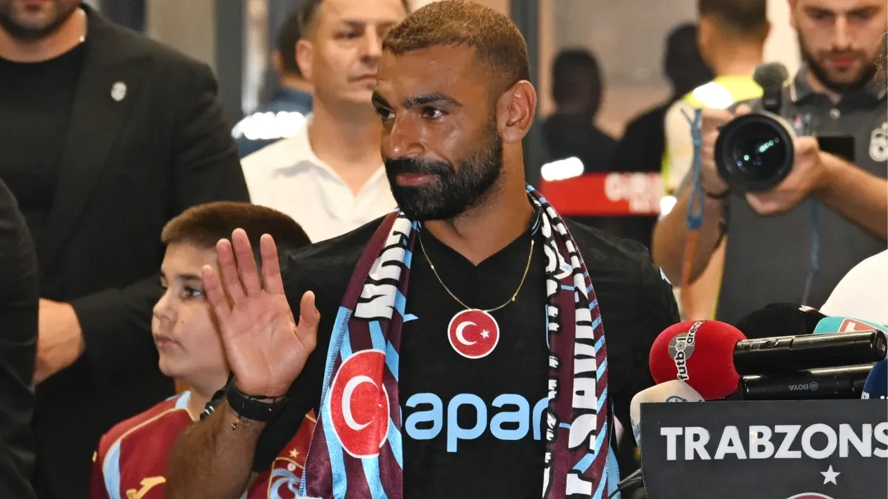 Mohamed Salah ayağının tozuyla reklam filmi çekimine katıldı