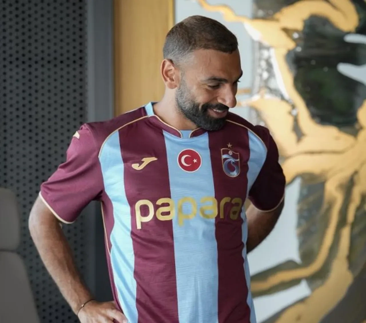 Mohamed Salah ayağının tozuyla reklam filmi çekimine katıldı