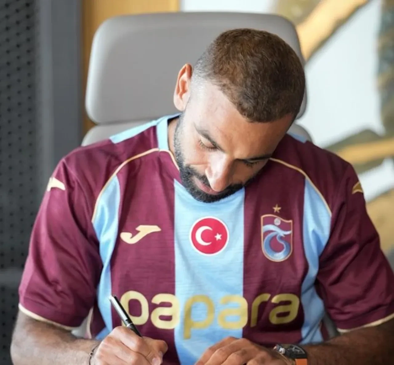 Mohamed Salah ayağının tozuyla reklam filmi çekimine katıldı
