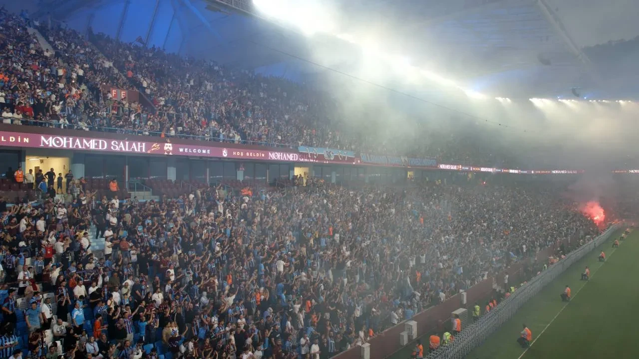 Trabzonspor'da Mohamed Salah için imza töreni düzenlendi! Mısırlı yıldız, Papara Park'ta taraftarlarla buluştu