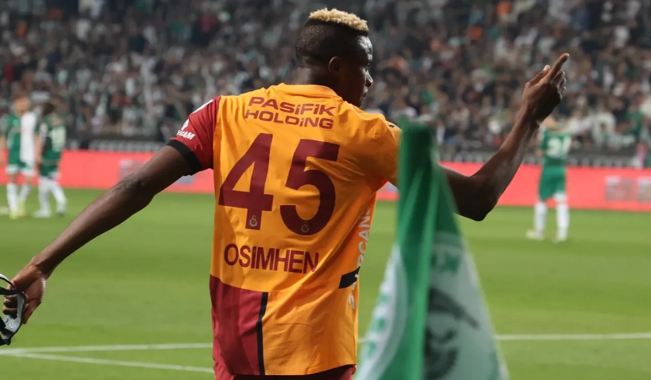 Victor Osimhen Avrupa devi için maaşında indirime gidiyor! İspanyollardan sürpriz transfer iddiası