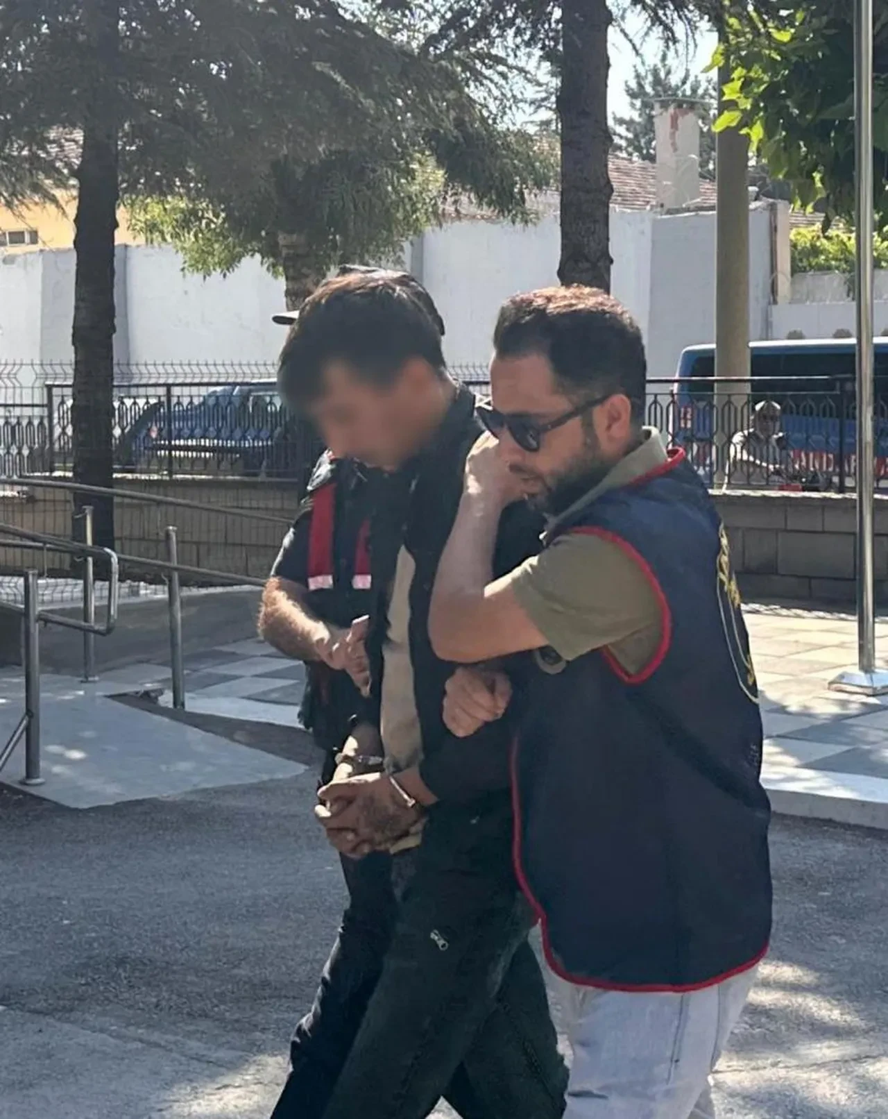 'Yüksekten düştü' denilmişti: 4 yaşındaki çocuğun cinayete kurban gittiği ortaya çıktı