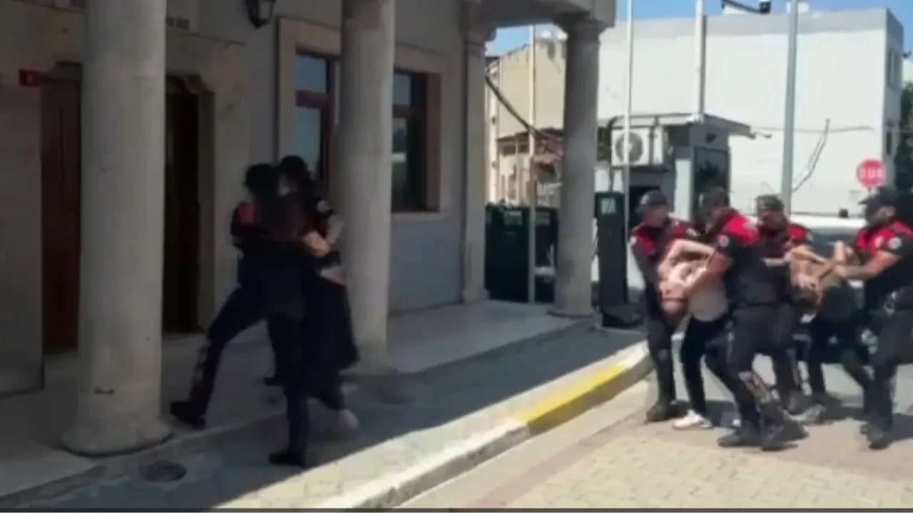 Adliyeyi silahla basacaklardı! Polislerin dikkati olası bir saldırıyı engelledi