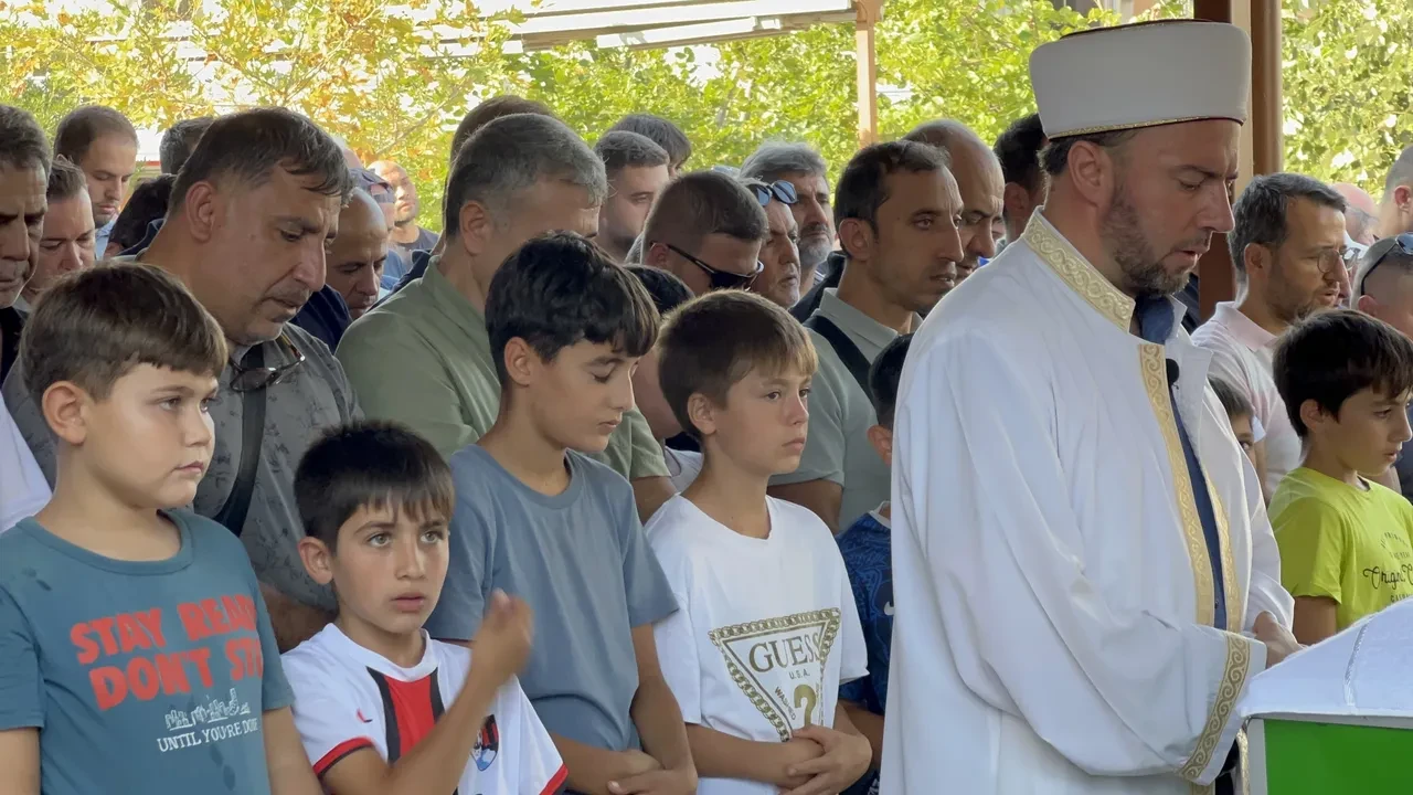 Böcek ilaçlaması sonrası acı son: 9 yaşındaki Yusuf'u arkadaşları uğurladı
