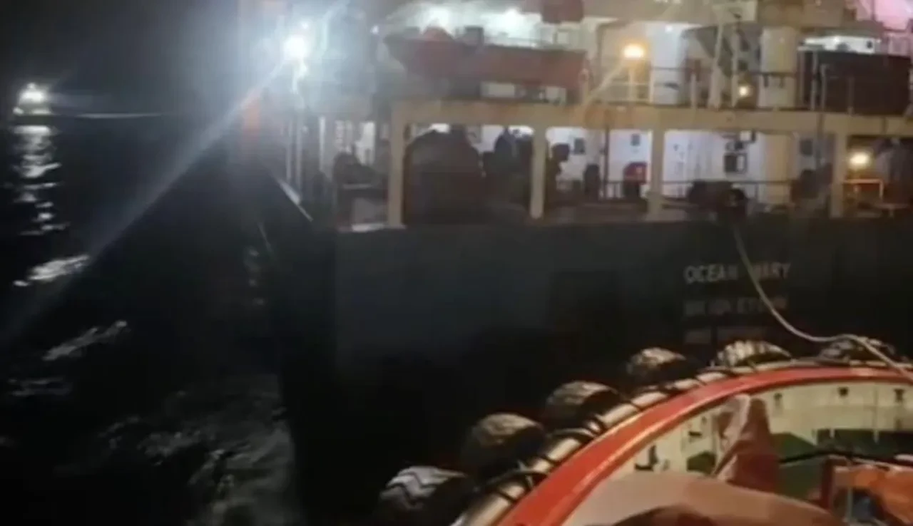 Çanakkale Boğazı'nda dev gemi arıza yaptı