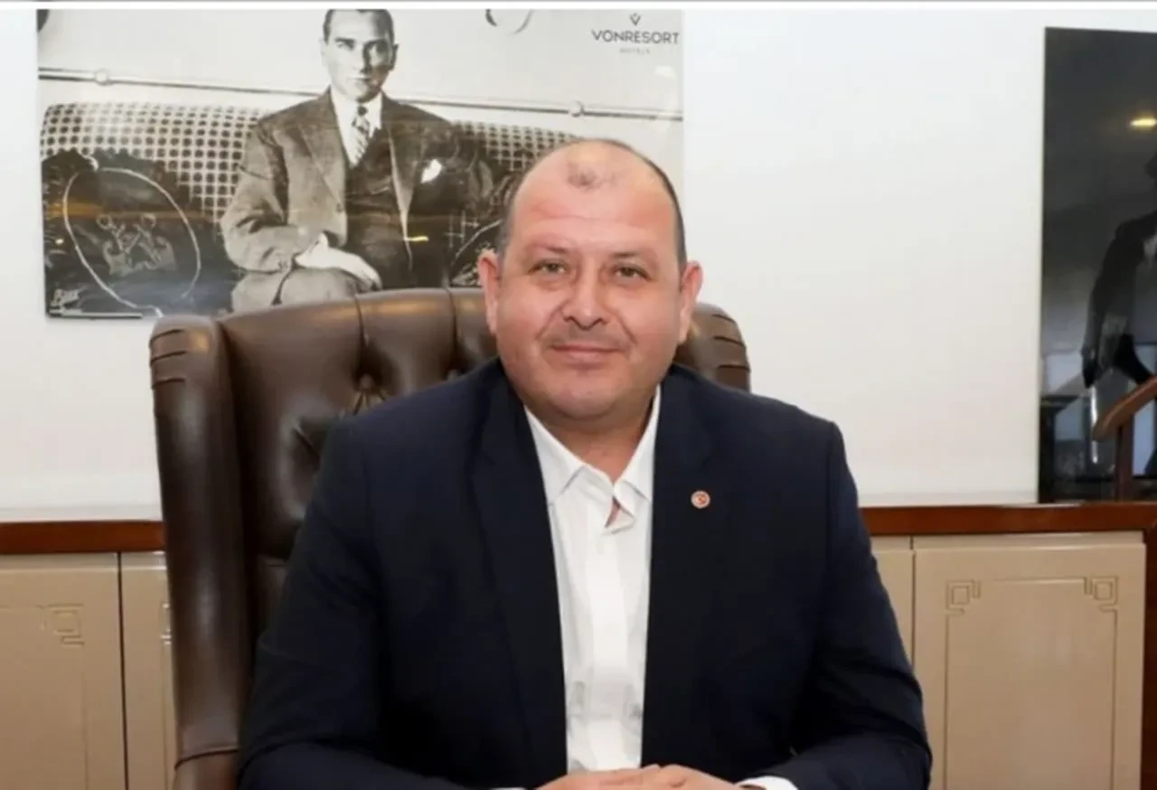 CHP'li Menderes Belediye Başkanı İlkay Çiçek'e kesin ihraç talebi