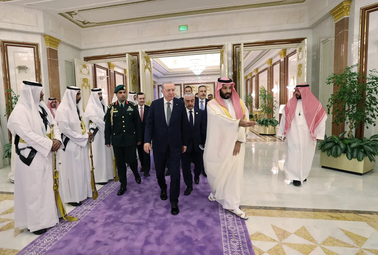 Cumhurbaşkanı Erdoğan Suudi Arabistan’da! Muhammed Bin Selman ile görüştü