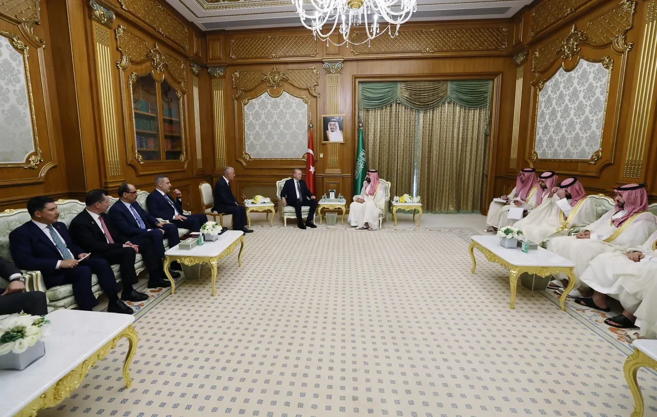 Cumhurbaşkanı Erdoğan Suudi Arabistan’da! Muhammed Bin Selman ile görüştü