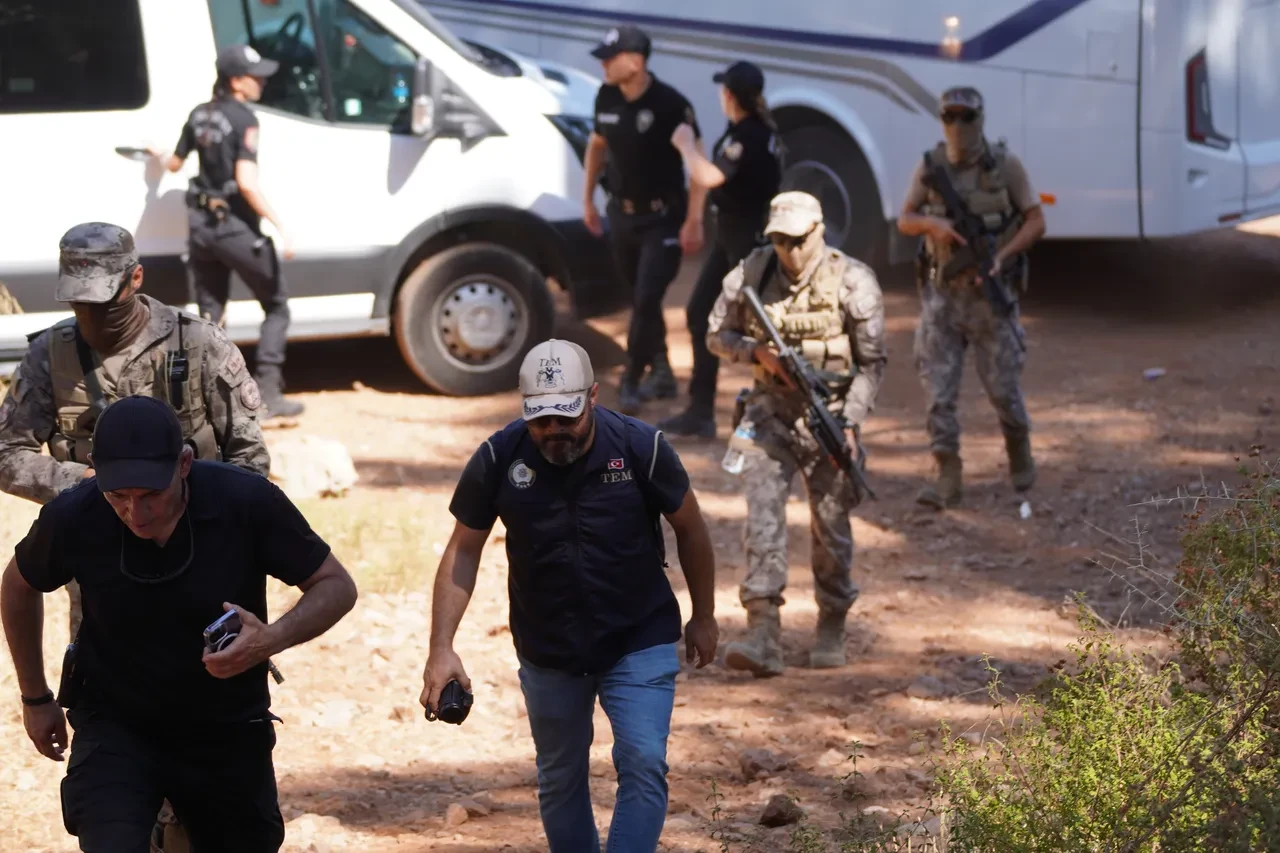FETÖ'cü Burkay Karatepe'nin yakalanmasının ardından gömdüğü silahlar aranıyor