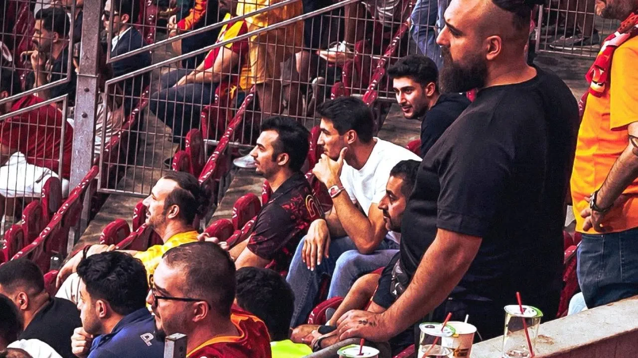 Galatasaray milli oyuncuyu transfer etti! RAMS Park tribünlerinde fotoğrafıyla gündem olmuştu