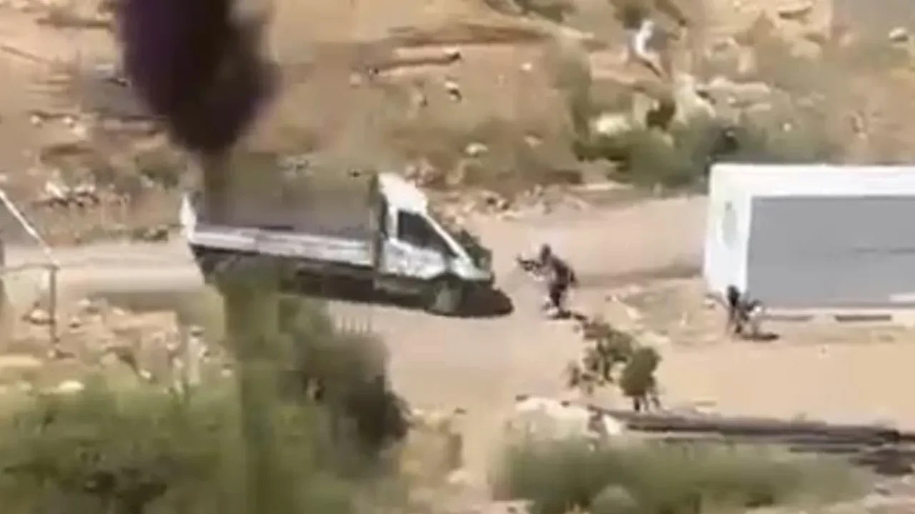 Görüntüler dehşete düşürdü! Kavgaya kamyonetle daldı, ezmeye çalıştı