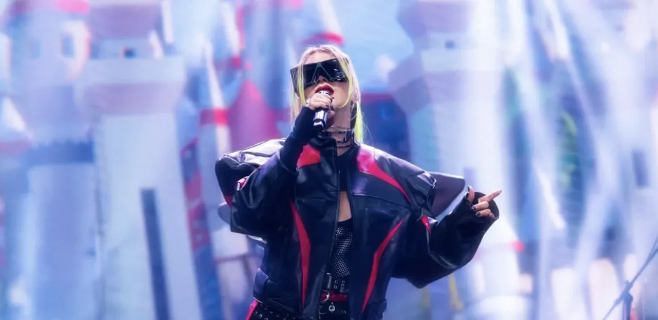 Hande Yener ikinci el kıyafetlerini satışa çıkardı: “Hayalimdi”