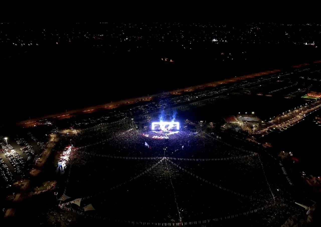 Kayseri'de Ebru Yaşar rüzgarı esti! 195 bin kişilik dev konser