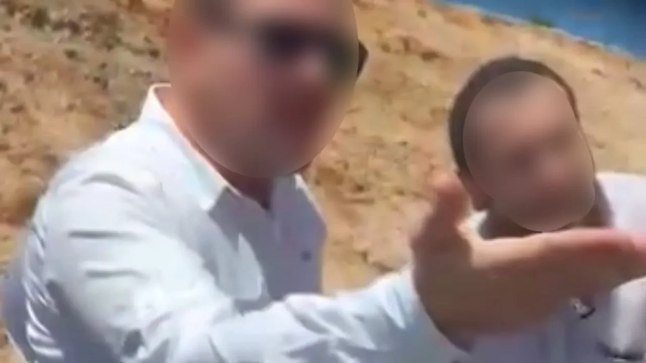 Yol verme kavgasında ortalık karıştı: Aracıyla yolu kapatıp saldırdılar