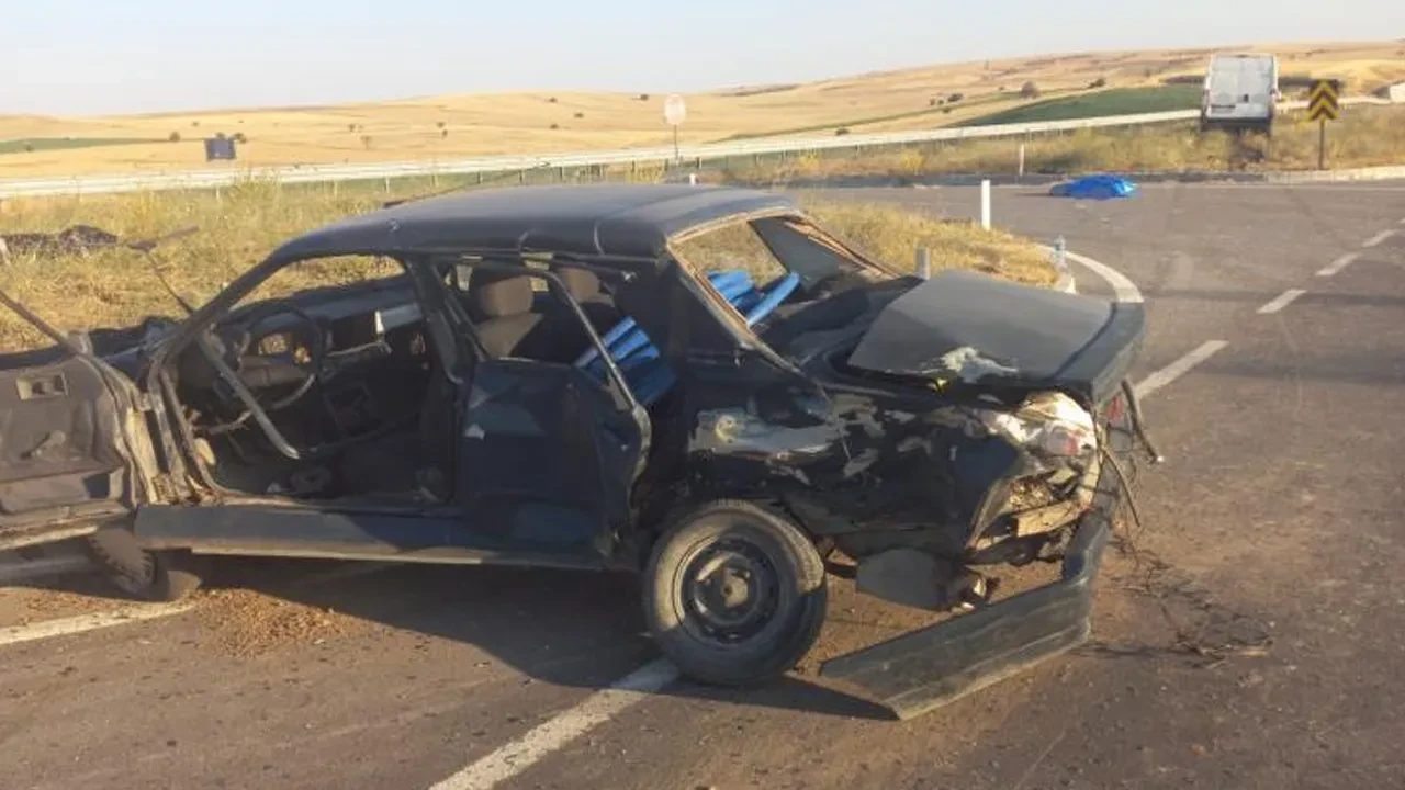 Yozgat'ta otomobille minibüs çarpıştı: 2 ölü, 1 yaralı