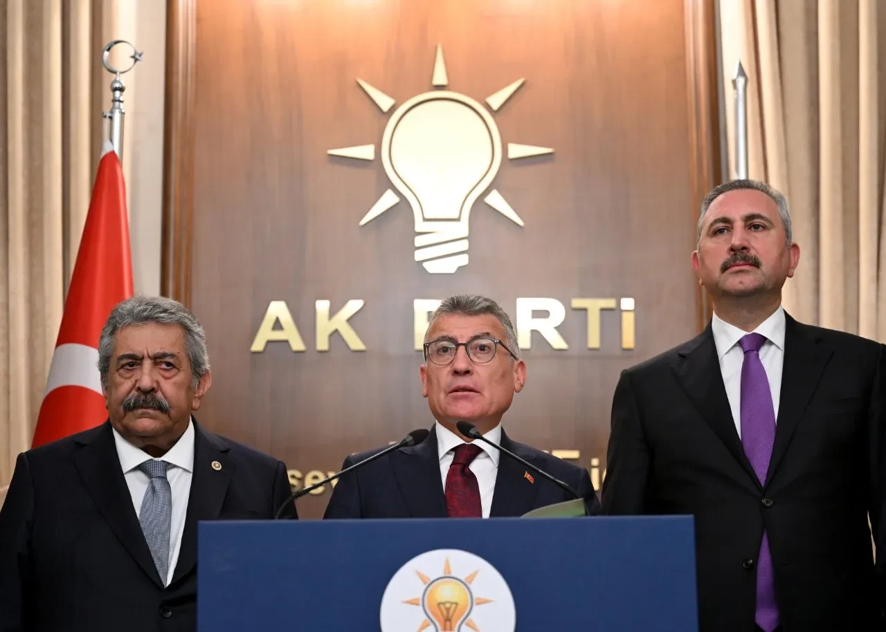 Adalet Komisyonu'nda gergin anlar! Ayyüce Türkeş Taş Bahçeli'yi eleştirdi, salon karıştı
