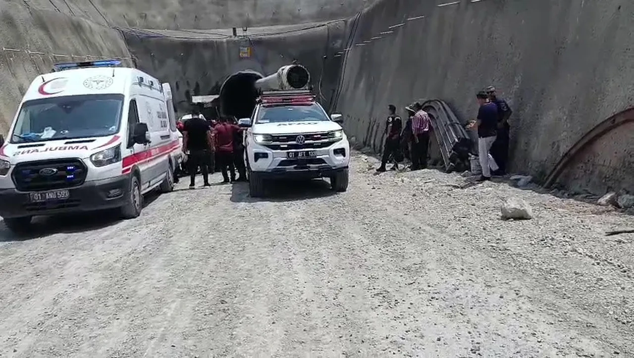 Adana'da İçme Suyu Projesi'nde göçük: 1 işçi hayatını kaybetti, 1'i ağır yaralandı