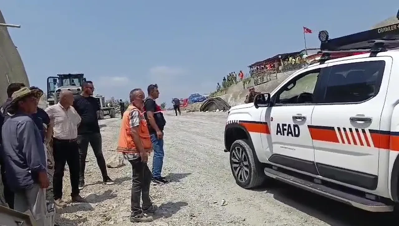 Adana'da İçme Suyu Projesi'nde göçük: 1 işçi hayatını kaybetti, 1'i ağır yaralandı