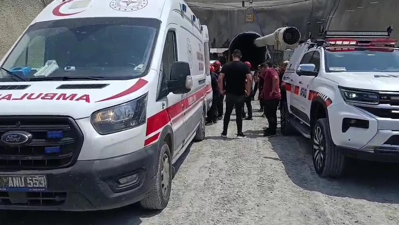 Adana'da İçme Suyu Projesi'nde göçük: 1 işçi hayatını kaybetti, 1'i ağır yaralandı