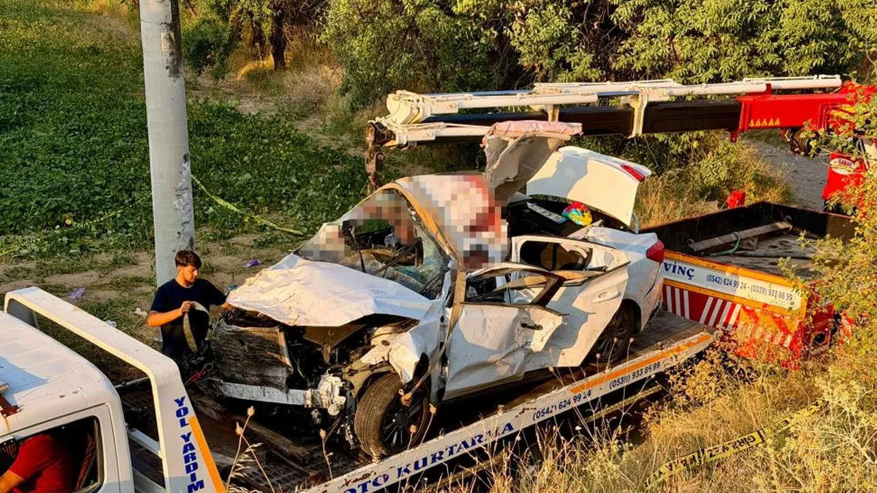 Afyonkarahisar'da otomobil şarampole devrildi: 2 ölü, 2 yaralı